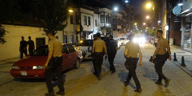 'Yan baktın' kavgası kanlı bitti: 1’i ağır 3 yaralı