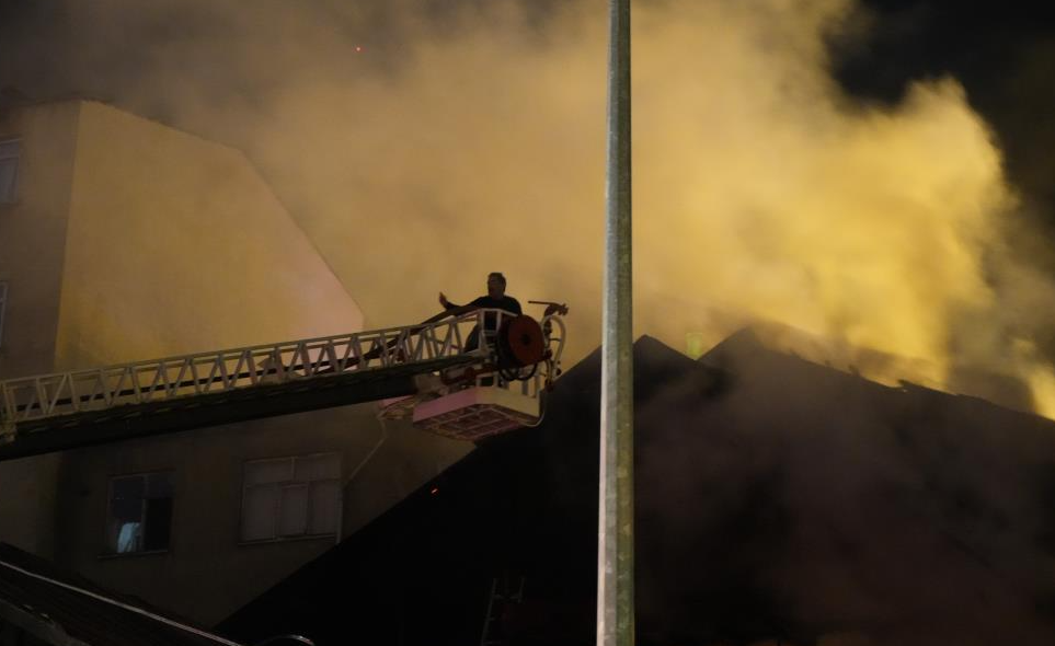 Yan eve sıçrayınca yangın felakete neden oldu