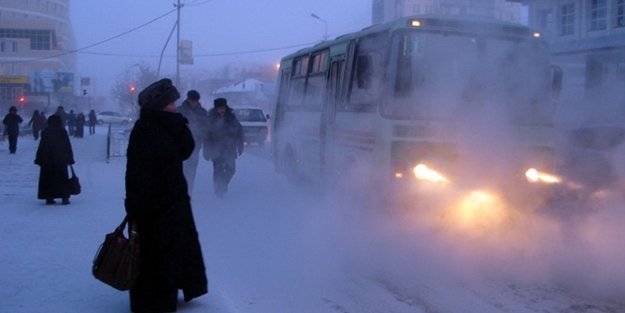 Yan komşusuna gitti! Eve dönüşte donarak öldü
