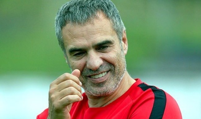 Yanal oyuncularını kutladı