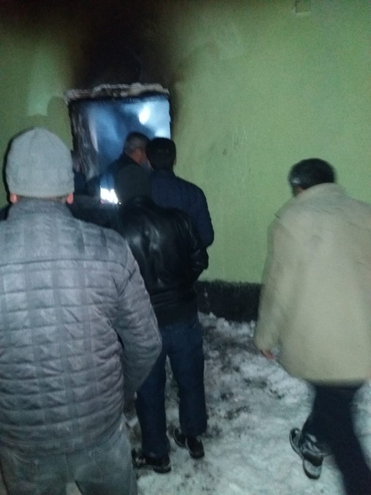 Yanan ev kullanılmaz hale geldi 