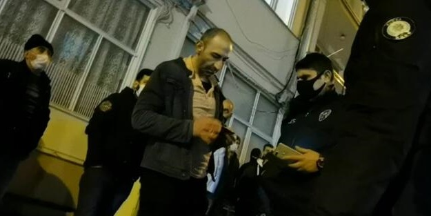 Yanan evini acıyla izleyen kişiye maske cezası!