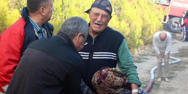 Yanan evlerini gözyaşları içinde izlediler