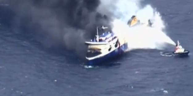 Yanan feribotta tüm yolcular tahliye edildi