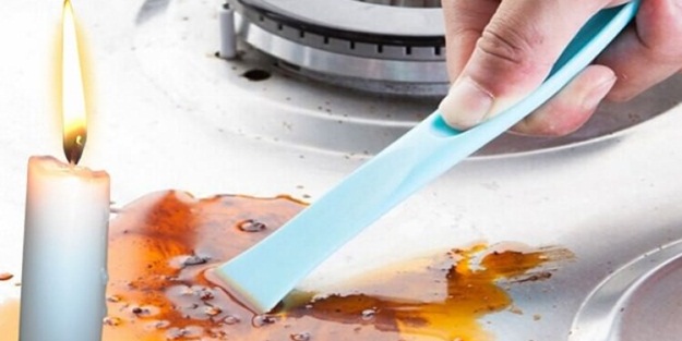 Yanan mumu lekelerin üzerine damlatın