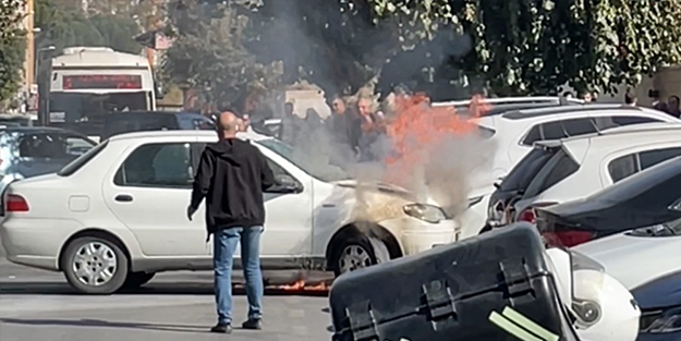 Yanan otomobil, park halindeki araçların arasında daldı