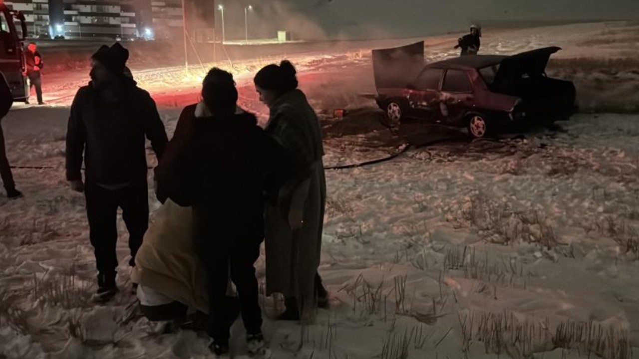 Yanan Tofaş otomobili ağlayarak izledi