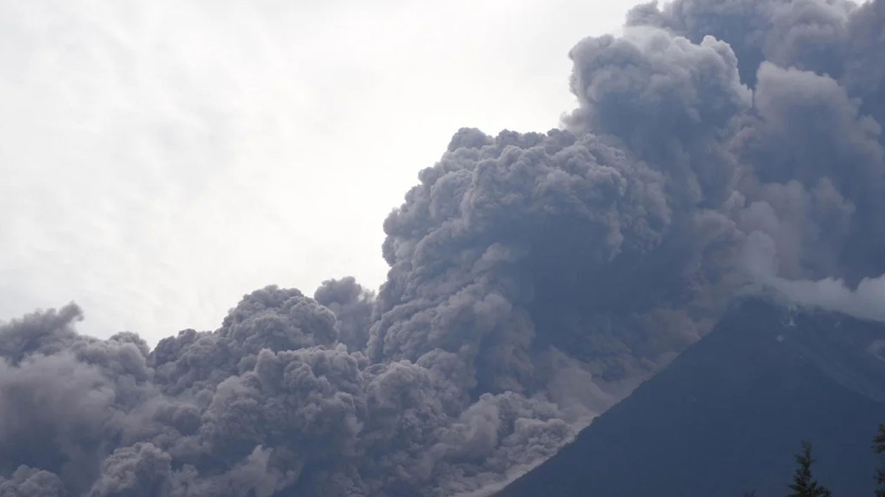 Yanardağ patladı! 500’den fazla kişi tahliye edildi