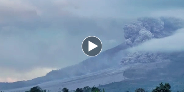 Endonezya'da muhteşem doğa olayı/VİDEO