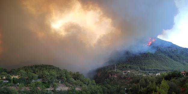 Yangın alanı genişliyor! 5 mahalle tahliye edildi