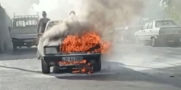 Yangın çıkan otomobil kullanılamaz hale geldi