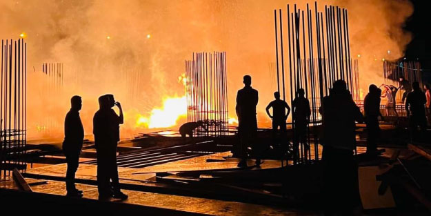 Yangın inşaatı devam eden Şırnak Bölge Hastanesi'ni küle çevirdi