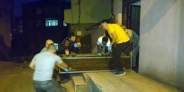 Yangın merdiveninden girdiklerinde acı manzarayla...