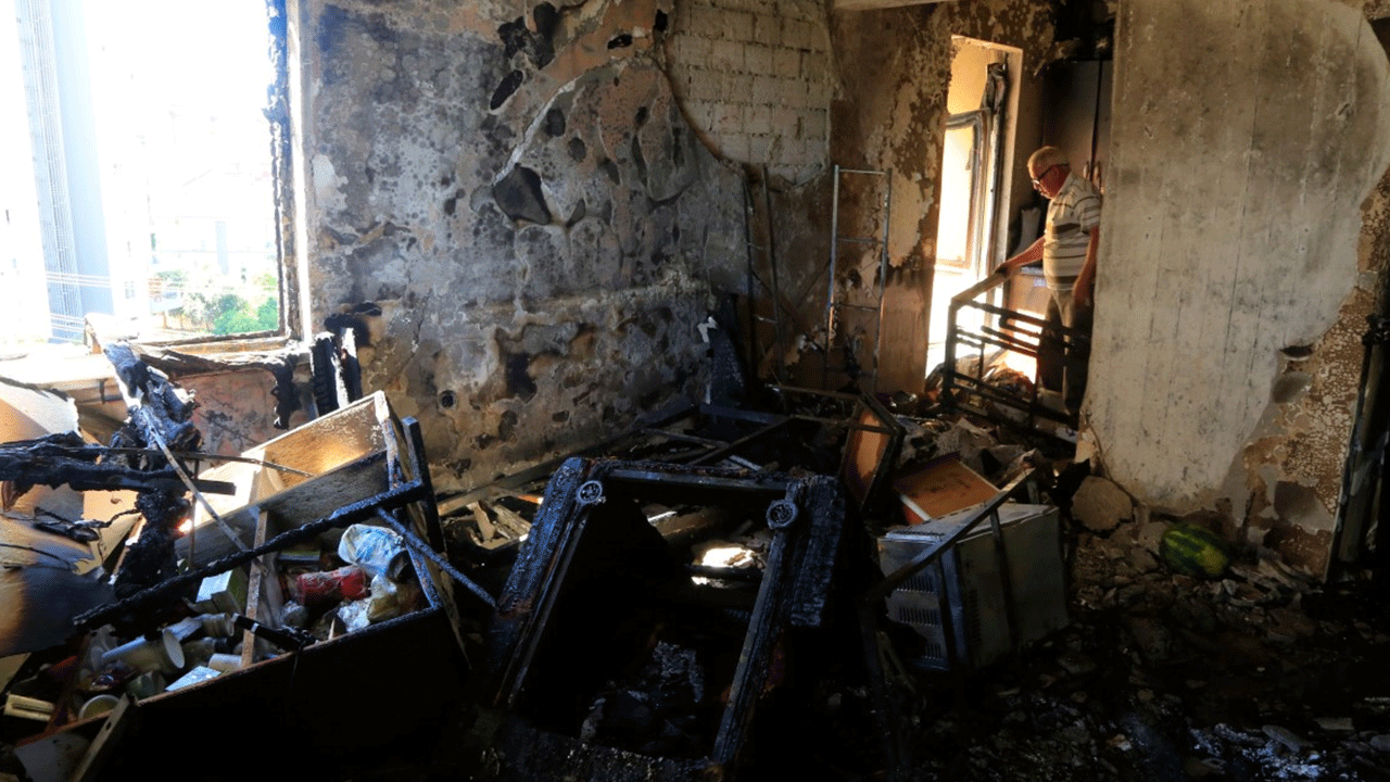 Yangın sırasında uyuyakaldı! Bakın nasıl korundu!