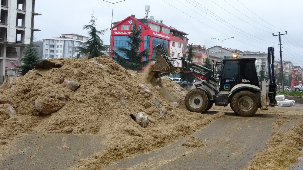 Yangın sonrası yer gök saman oldu 