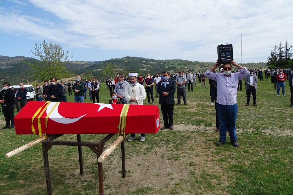 Yangın tatbikatındaki kazada hayatını kaybeden itfaiye eri Kütahya’da toprağa verildi 