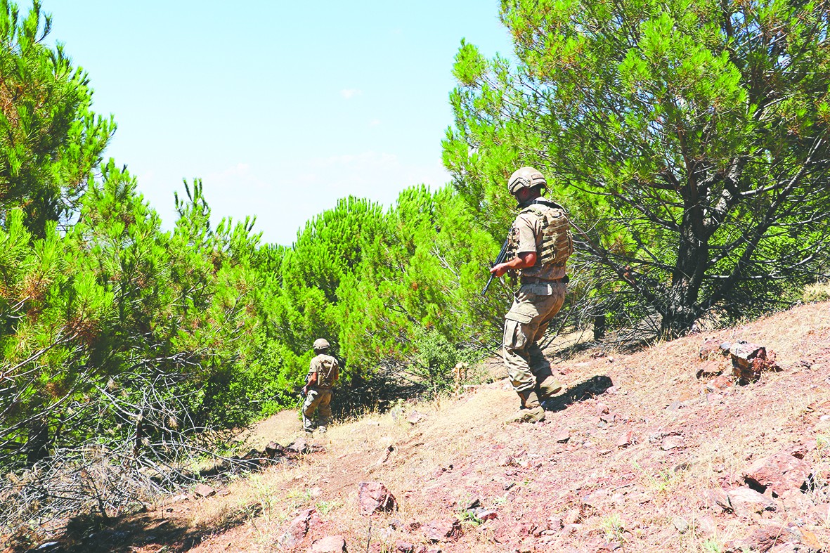 Yangına karşı jandarmadan orman devriyesi