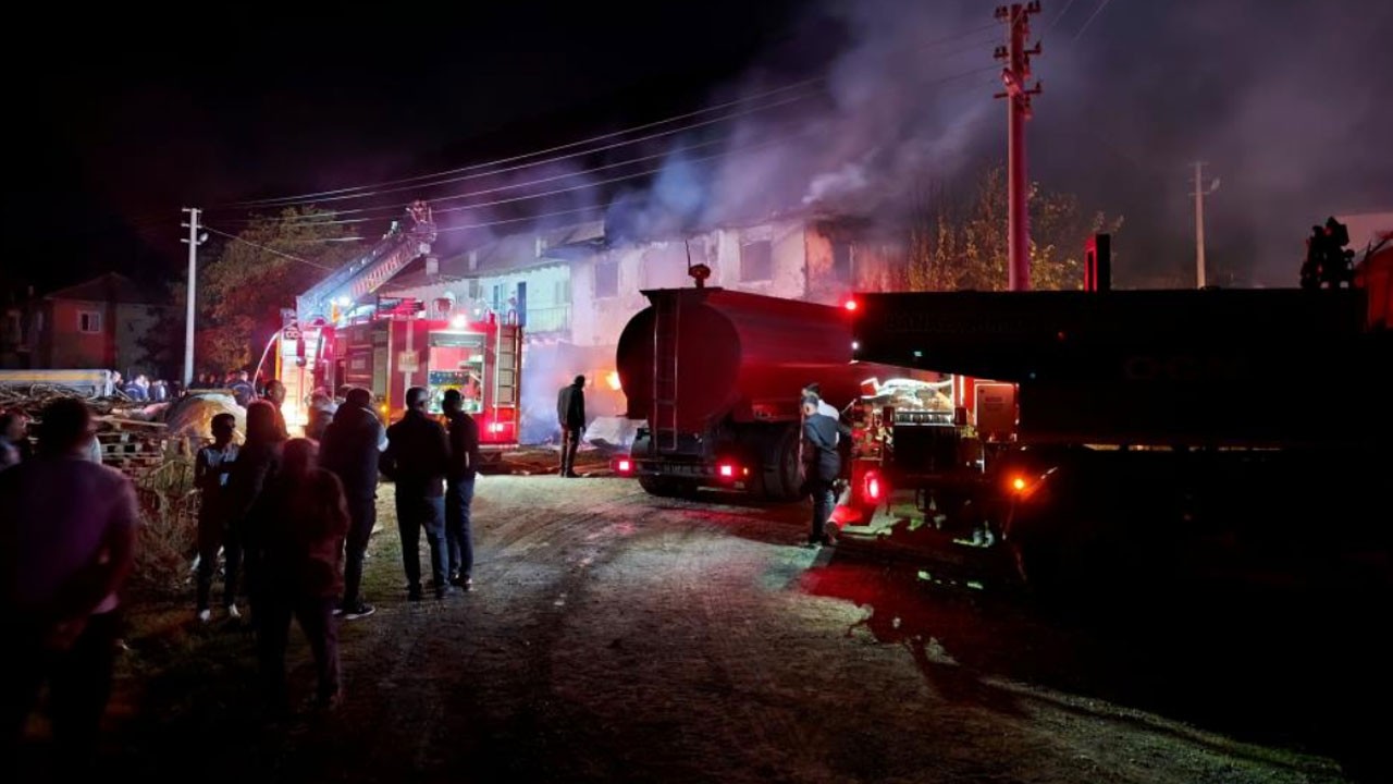 Yangına müdahale eden itfaiye eri yaralandı