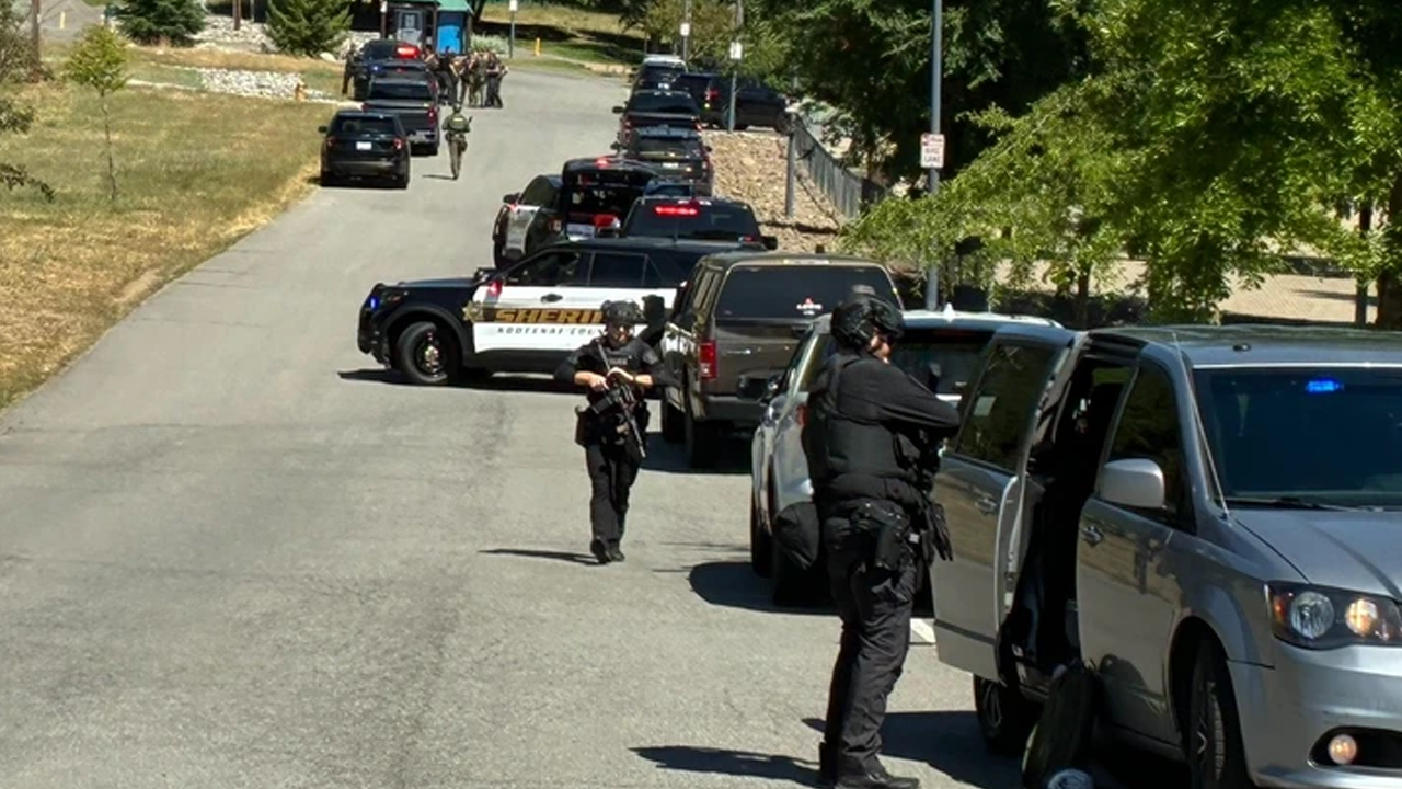 Yangına müdahale eden itfaiyeciler öldürüldü!