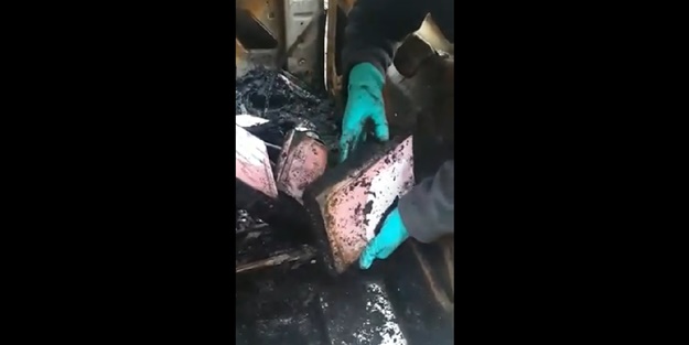 Yangında araç küle döndü, sadece Kur'an yanmadı