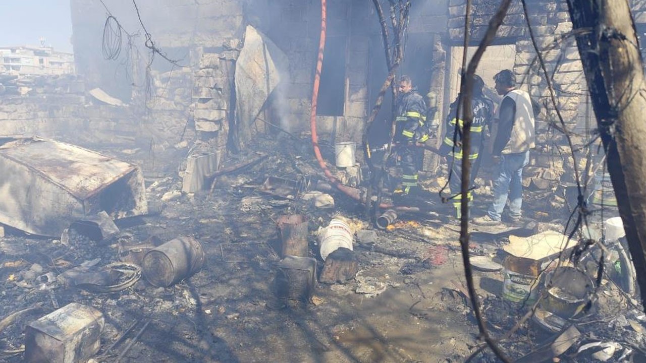 Yangında köpek ve tavuklar yanarak telef oldu