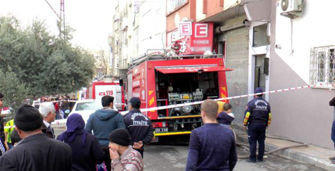 Yangında oğlunu kurtardı kızını kurtaramadı