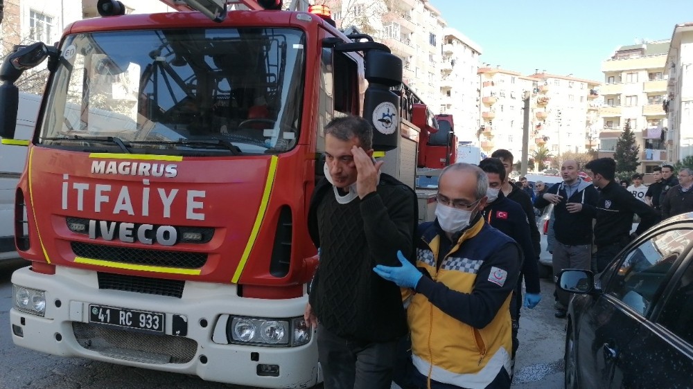 Yangında patlayan itfaiye hortumu 2 kişiyi yaraladı 