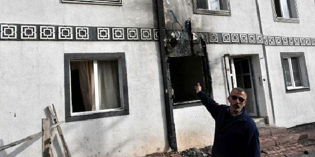 Yangında, pencereden sarkıtılan anne ve oğlunu esnaf kurtardı