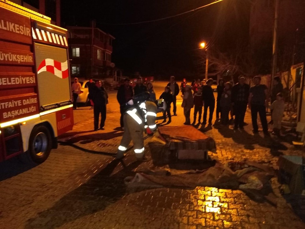 Yangını söndürürken yaralandı 