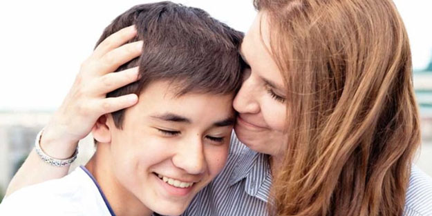 Yanlış ebeveyn tutumu erişkin ergenliğe neden oluyor! Ergenlikte ebeveyn tutumu nasıl olmalı?