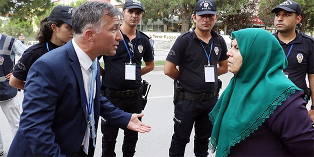 Yanlış otobüsün önüne atladı!