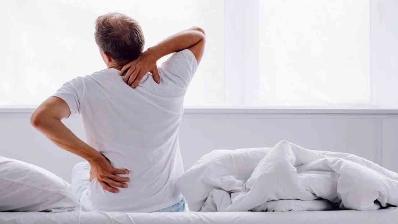 Yanlış uyku pozisyonu sağlığınızı bozuyor: Nasıl uyuduğunuz, nasıl uyanacağınızı belirliyor