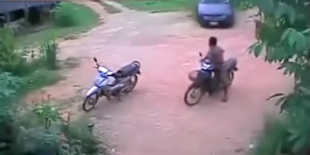 Yanlış yer, yanlış zaman, feci son!../VİDEO