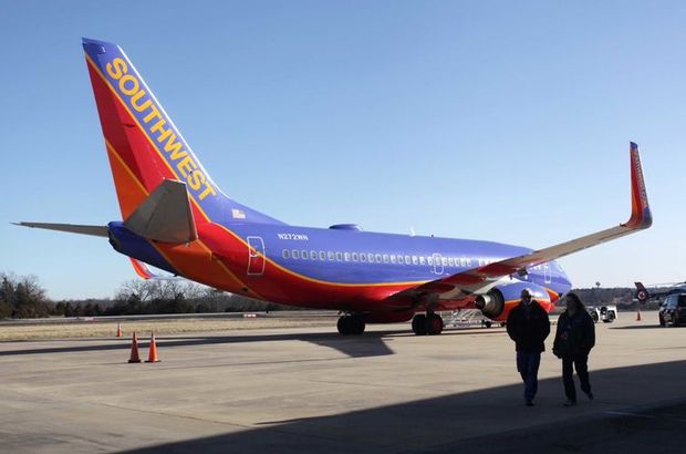 Yanlışlıkla askeri havalimanına indi