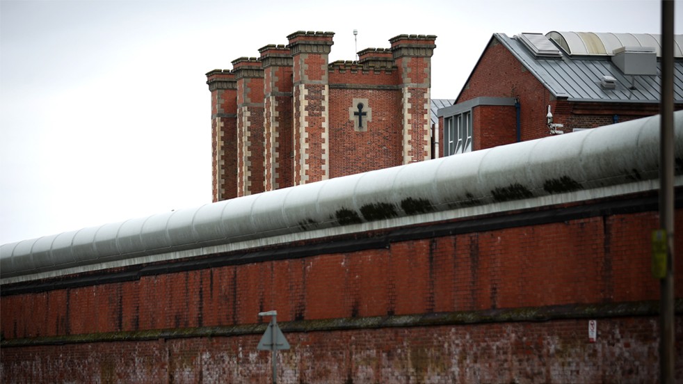 ‘Yanlışlıkla olmuş’ dediler! İngiltere hapishanelerinde fıkra gibi olay