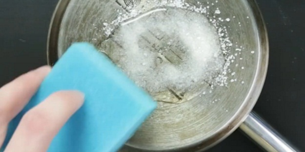 Yanmış tencere nasıl temizlenir?