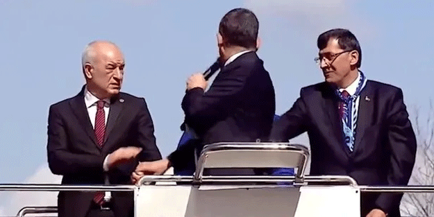 Yapay zeka hata verdi, Özgür Özel yine rezil oldu