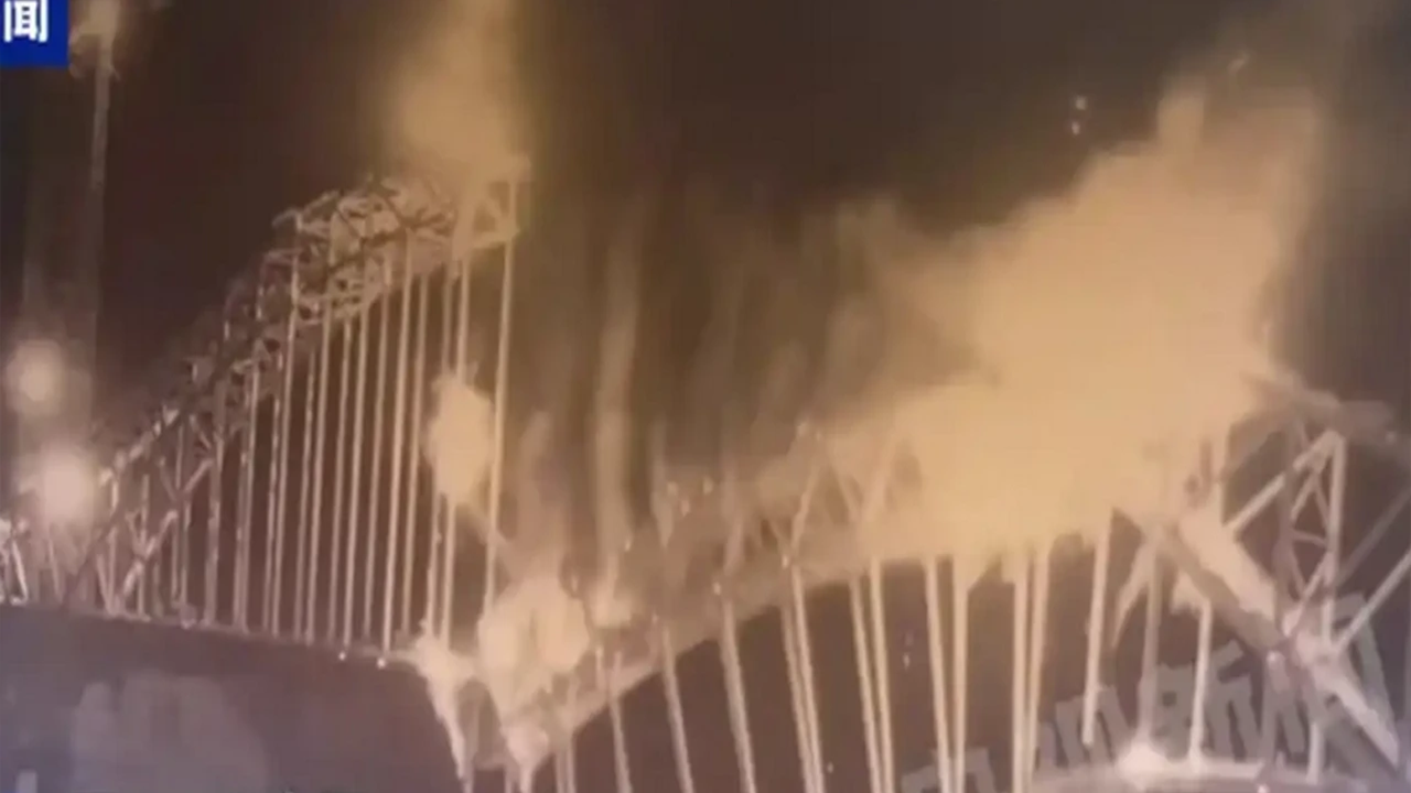 Yapım aşamasındaki köprü çöktü! 7 ölü 9 kayıp