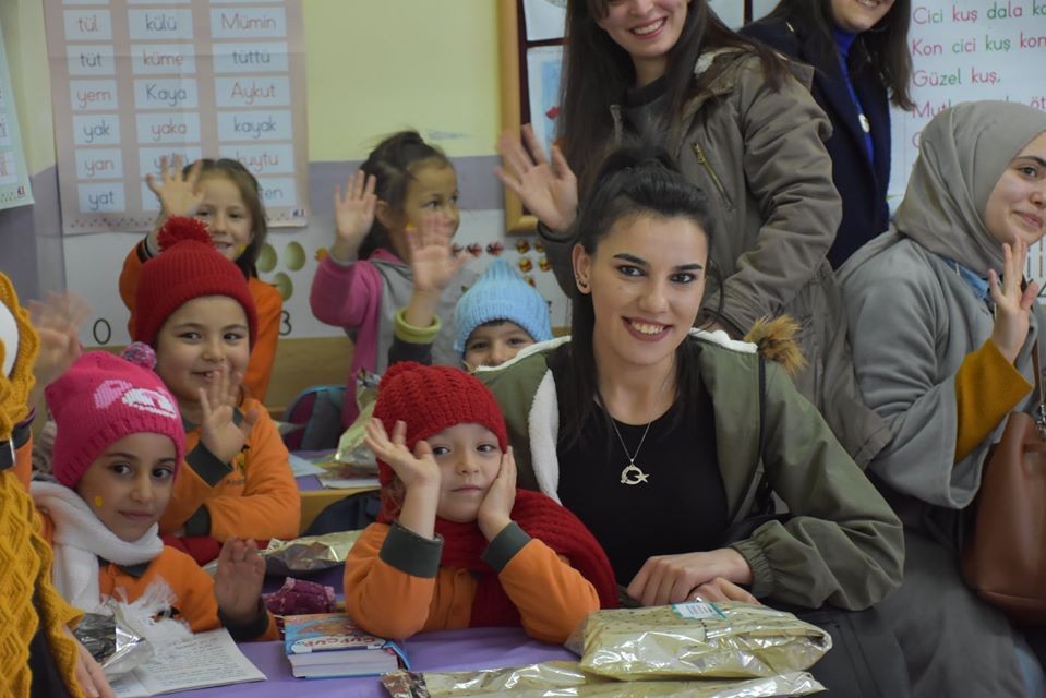 Yaptıkları projeleriyle minik yürekleri ısıttılar 