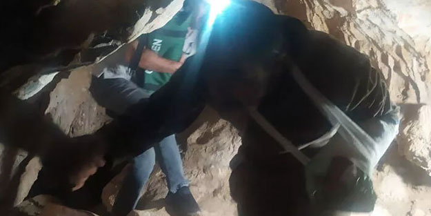 Yaralı halde mağarada mahsur kalan adamın yardımına jandarma ve AFAD koştu