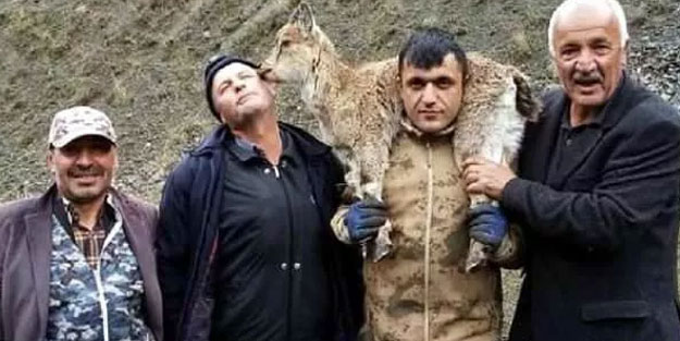 Yaralı hayvanı 5 kilometre sırtında taşıdı