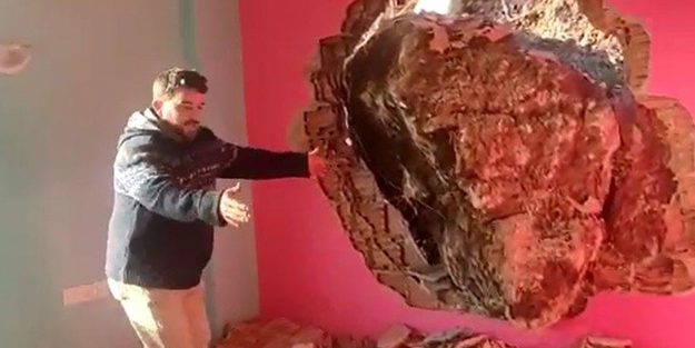 Yardım bekliyorlar! Evlerine kaya düşen aile eve giremiyor