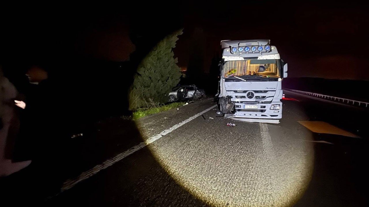 Yardım için durdular dehşeti yaşadılar! Otoyol savaş alanına döndü