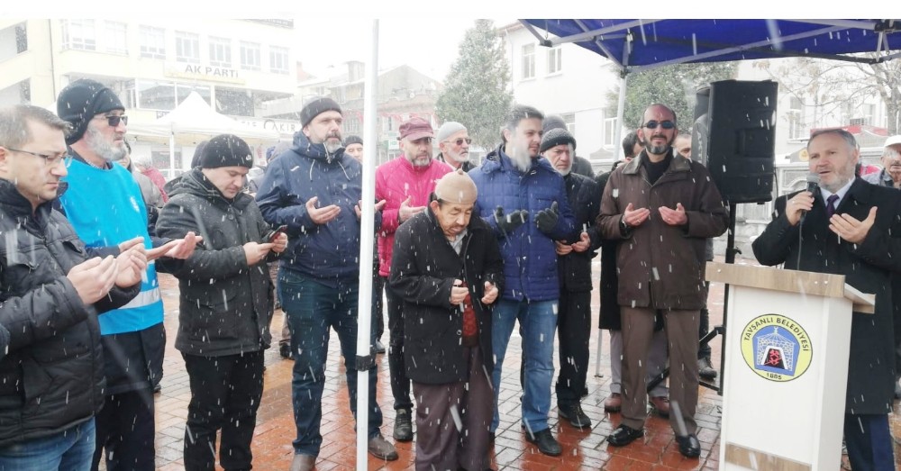 Yardım konvoyu dualar eşliğinde Suriye’ye hareket etti 