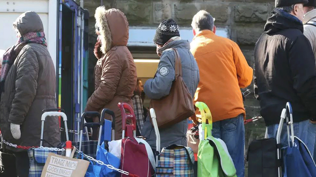 Yardım kuruluşları talebe yetişemiyor: Almanya'da gıda yardımına başvurular yüzde 50 arttı