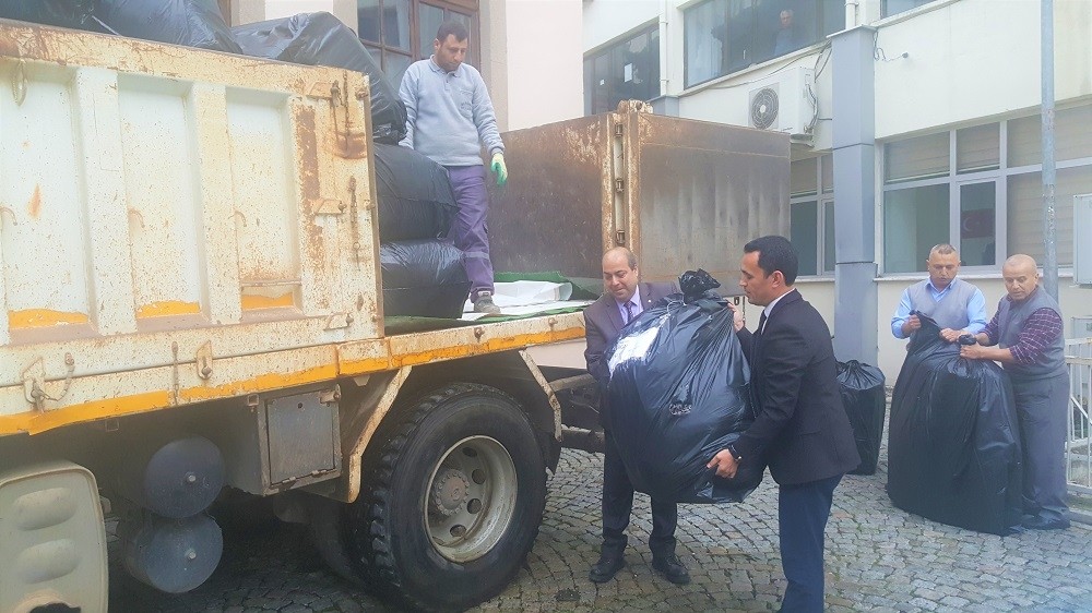 Yardım malzemeleri arasında duygulandıran mektup 