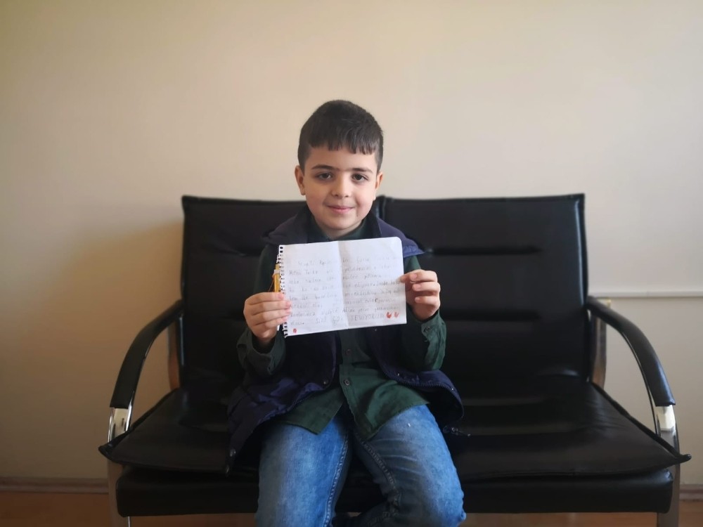 Yardım paketinin içine bıraktığı notla büyük ders verdi 