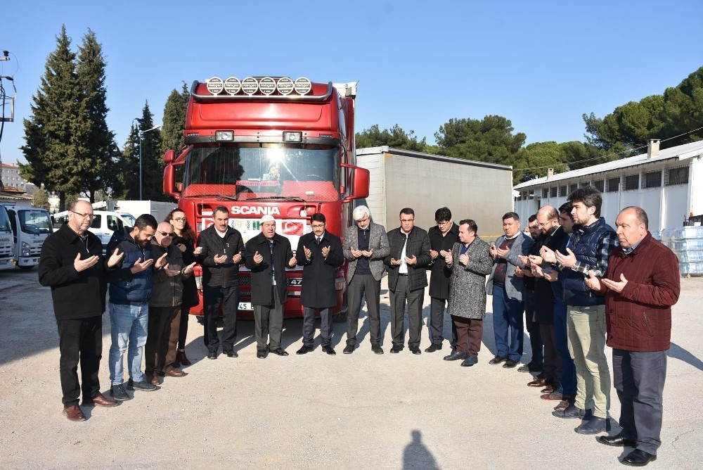 Yardım tırları İdlib’e dualarla uğurlandı 