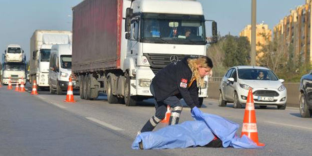 Yardıma gelenin aracını çaldı, yol ortasında cesedi bulundu