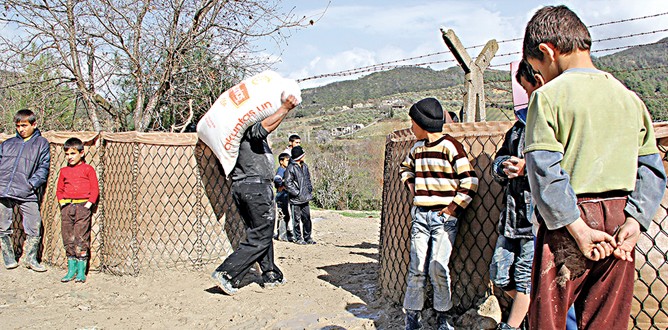 Yardımların yolunu gözlüyorlar